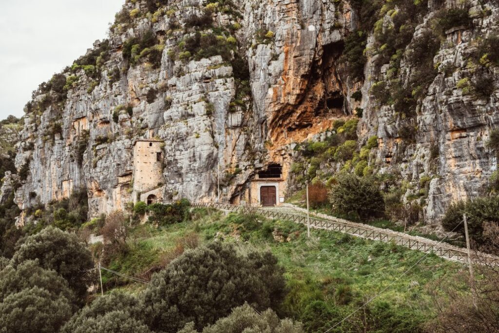 Grotta del Santuario di San Michele Arcangelo a Sant'Angelo a Fasanella